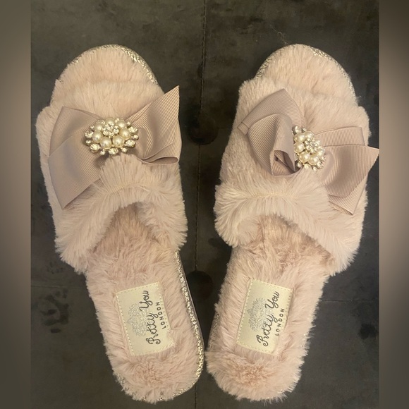 Pretty You London Shoes - NWOT Slippers - Blush Pink Embellished by Pretty You London - Size 8